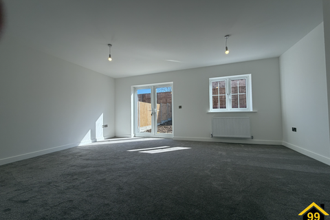 3 bedroom semi-detached house to rent, Warwick Drive, Washingborough, Lincolnshire, LN4