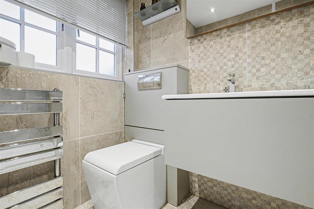 Ensuite 2 2.jpeg