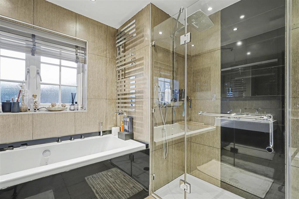 Bathroom 1 2.jpeg