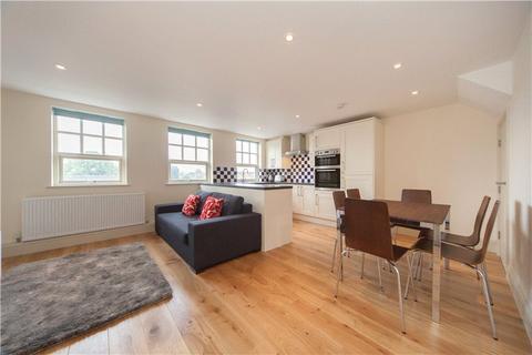 3 bedroom flat to rent, South Worple Way, Mortlake, London