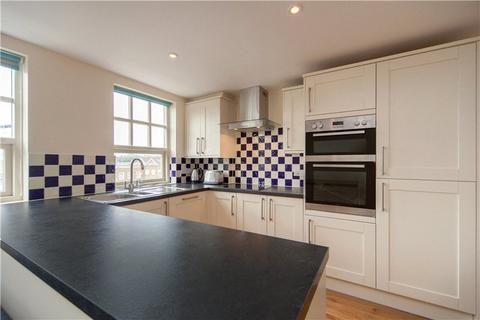 3 bedroom flat to rent, South Worple Way, Mortlake, London