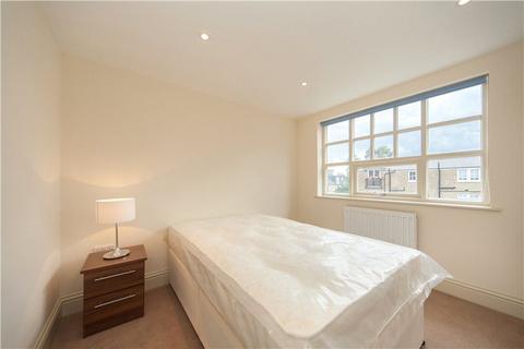 3 bedroom flat to rent, South Worple Way, Mortlake, London