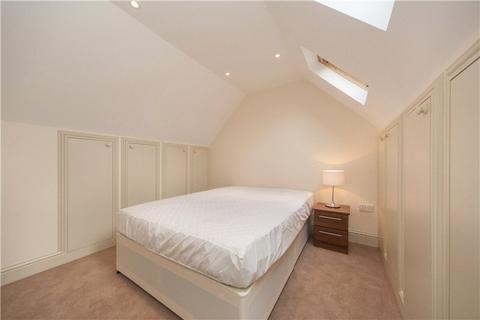 3 bedroom flat to rent, South Worple Way, Mortlake, London