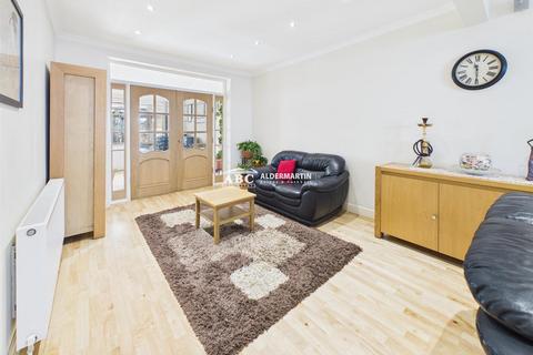 3 bedroom semi-detached house for sale, West Way, Edgware