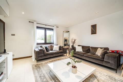 undefined, Unwin Road, Isleworth TW7