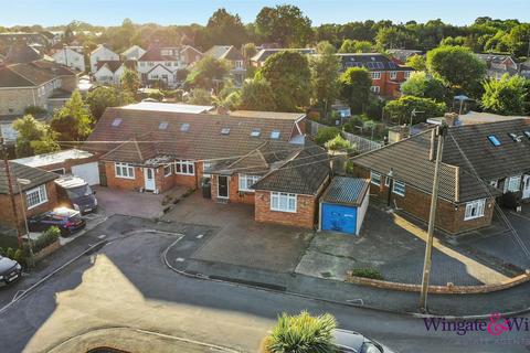 undefined, Foxlake Road, Byfleet