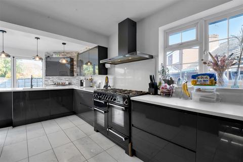 undefined, Foxlake Road, Byfleet