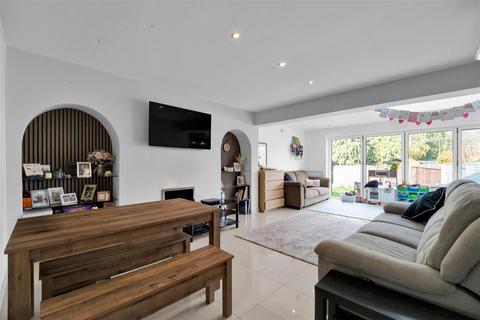 undefined, Foxlake Road, Byfleet