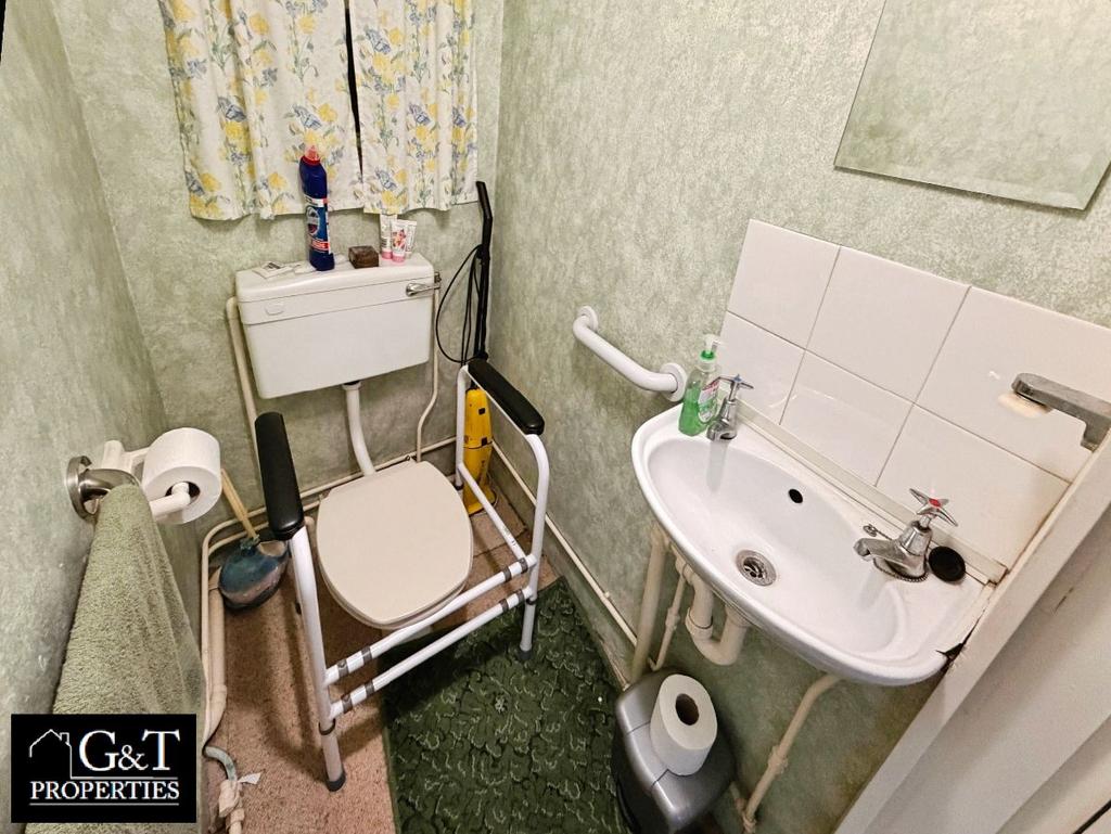 Downstairs wc