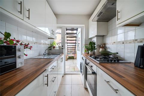 2 bedroom maisonette to rent, Kimble Road, London SW19