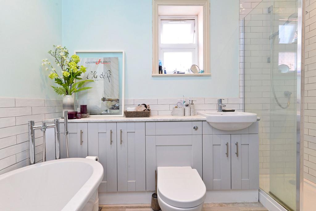 Bath & Shower Room