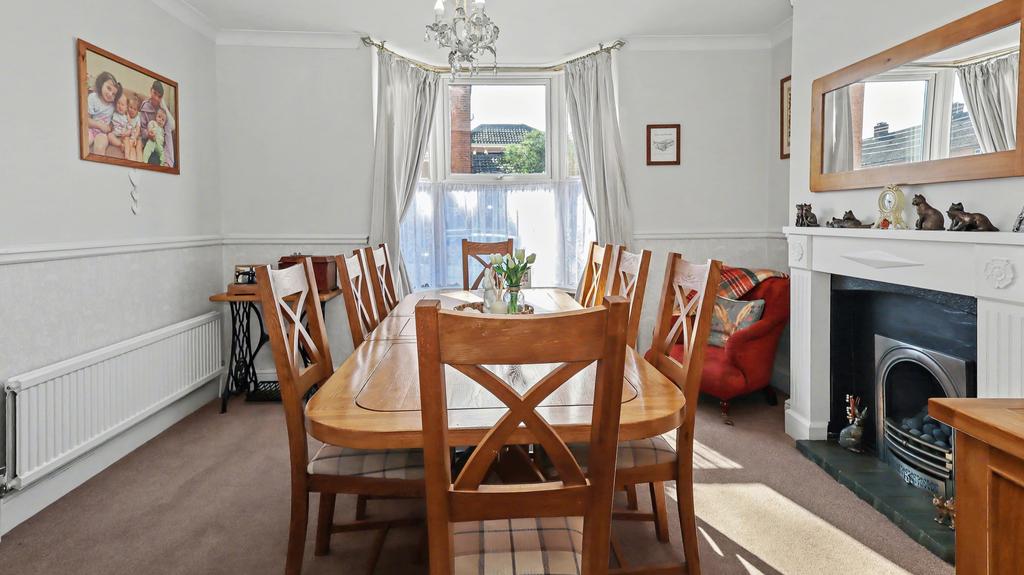 Sitting/Dining room