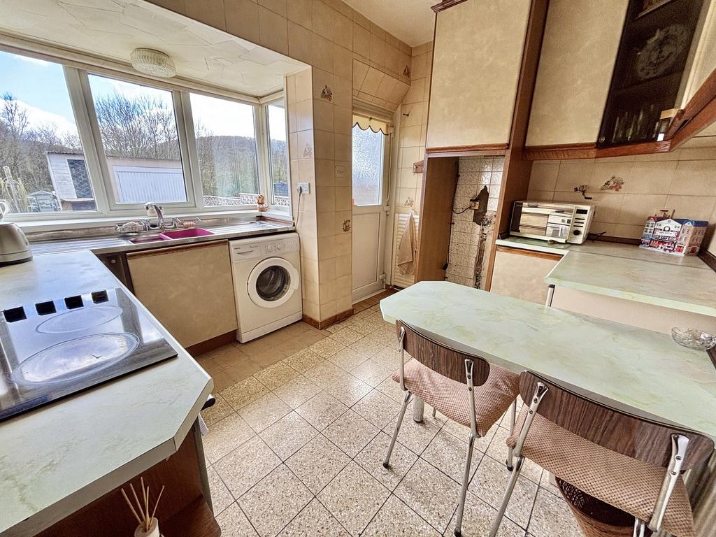 Kitchen / Breakfast Room