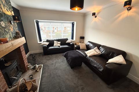 4 bedroom semi-detached house for sale, Newton Close, Freckleton, PR4
