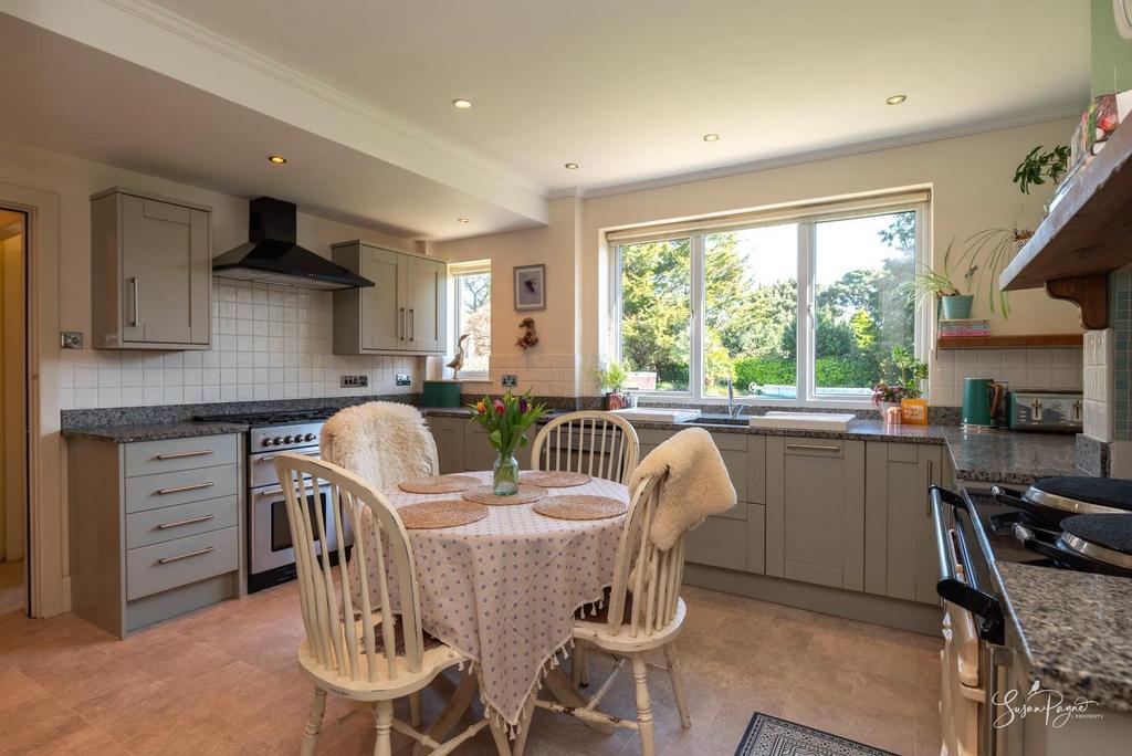 Kitchen / Breakfast Room