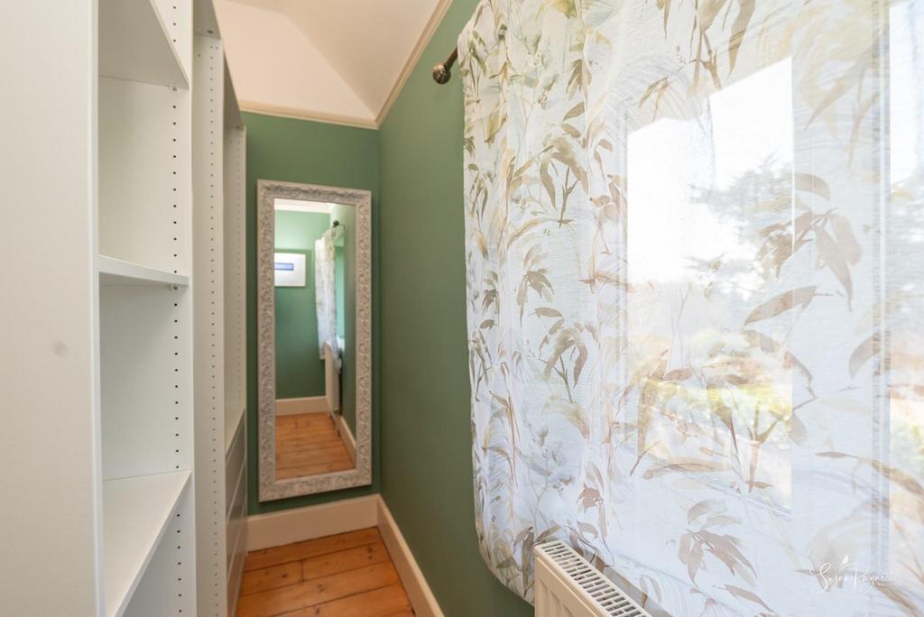 Walk-In Wardrobe