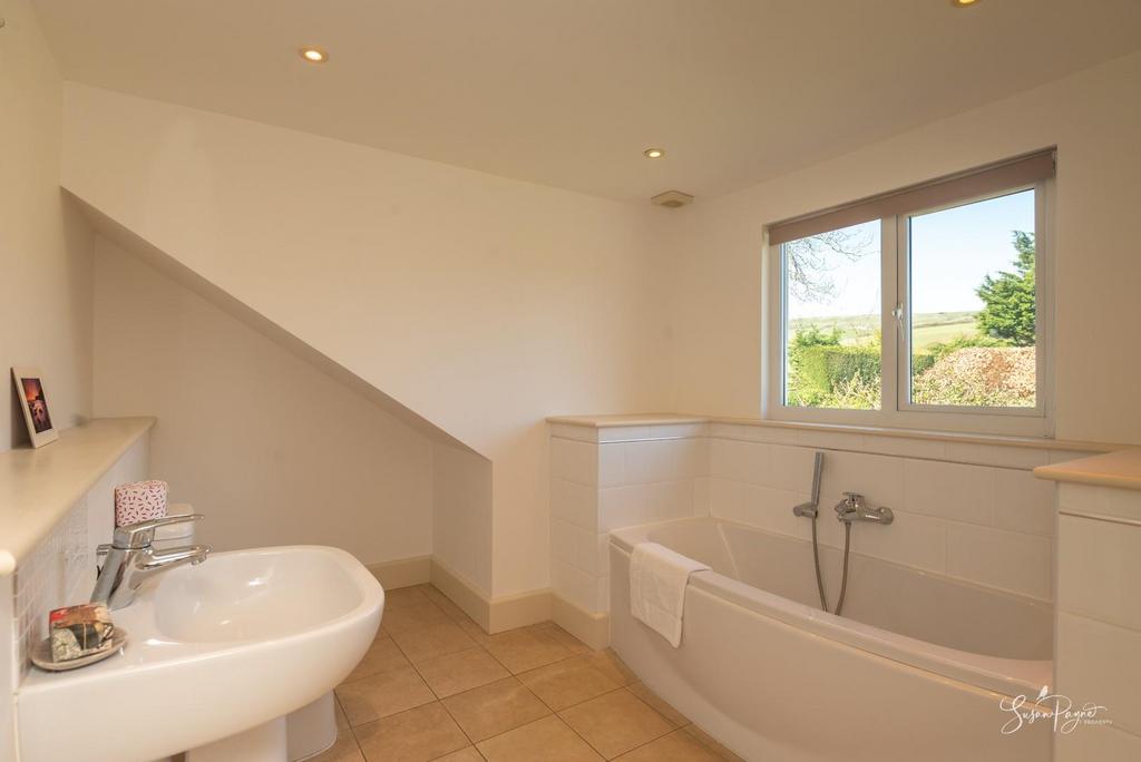 En-Suite Bathroom