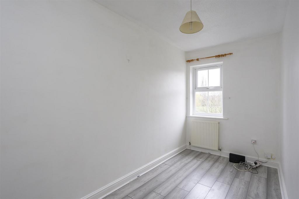47 Aldborough Way 6.jpg