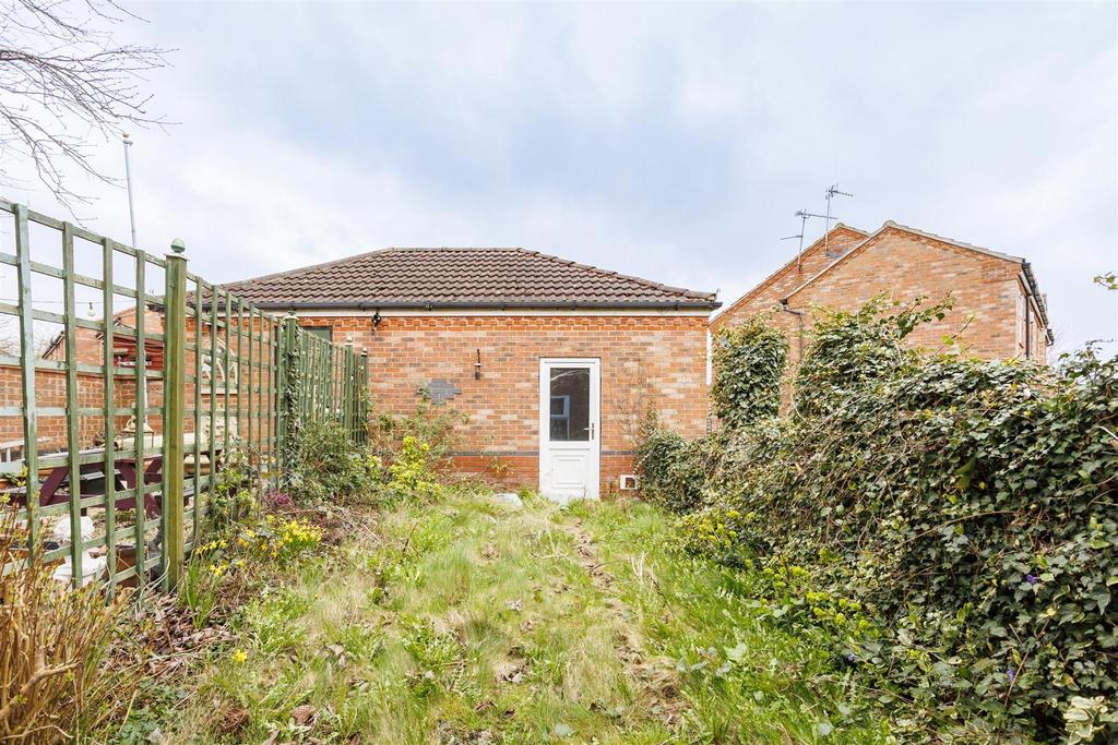 47 Aldborough Way 18.jpg
