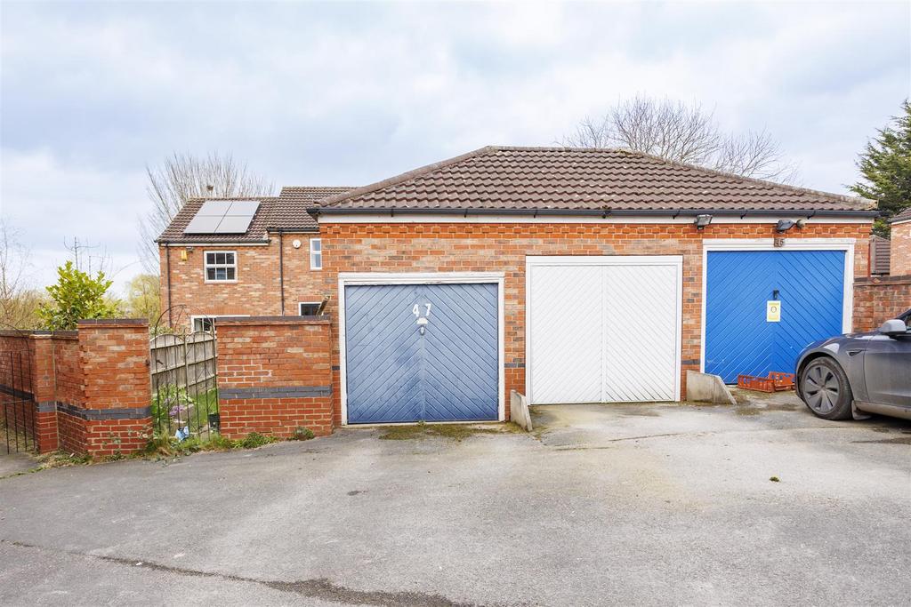 47 Aldborough Way 16.jpg