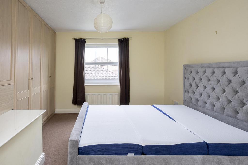 47 Aldborough Way 4.jpg