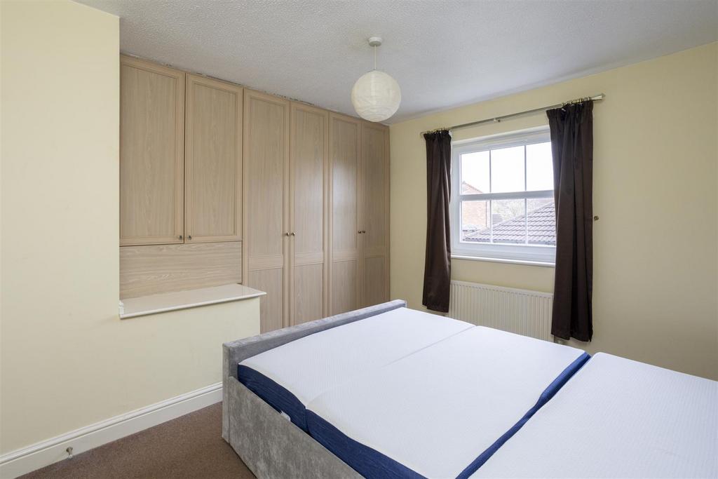 47 Aldborough Way 5.jpg