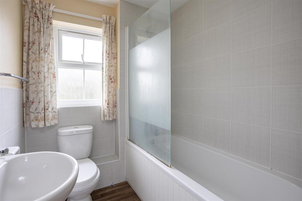47 Aldborough Way 8.jpg