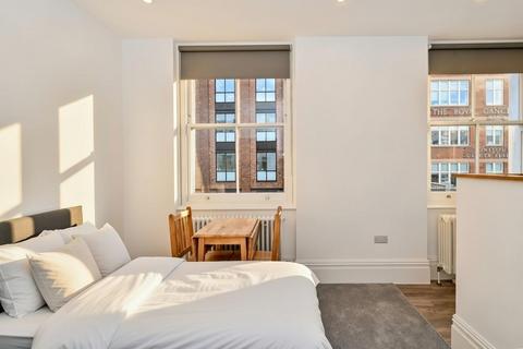 Studio to rent, Fulham Road, London