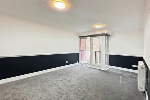 3 bedroom flat to rent, Knights Field, Luton, Bedfordshire, LU2