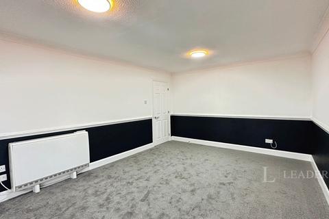 3 bedroom flat to rent, Knights Field, Luton, Bedfordshire, LU2