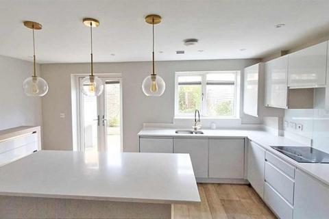 4 bedroom townhouse for sale, Tala Close, SURBITON, Kingston-Upon-Thames