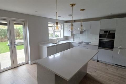 4 bedroom townhouse for sale, Tala Close, SURBITON, Kingston-Upon-Thames