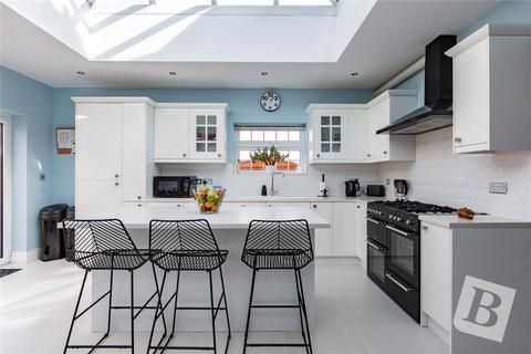 3 bedroom semi-detached house for sale, Wren Gardens, Hornchurch, RM12