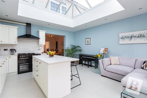 3 bedroom semi-detached house for sale, Wren Gardens, Hornchurch, RM12