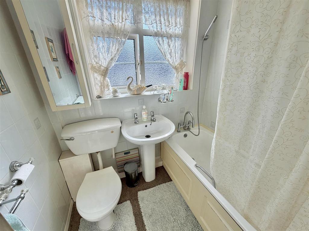 Bathroom.jpg