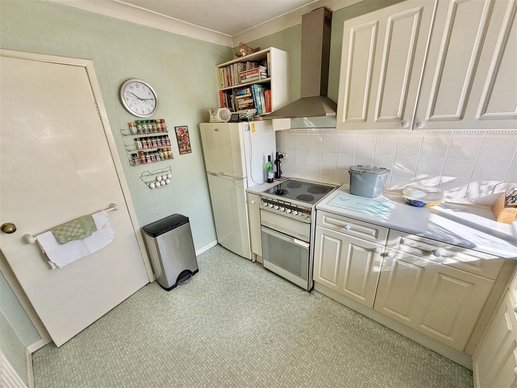 Kitchen 2.jpg