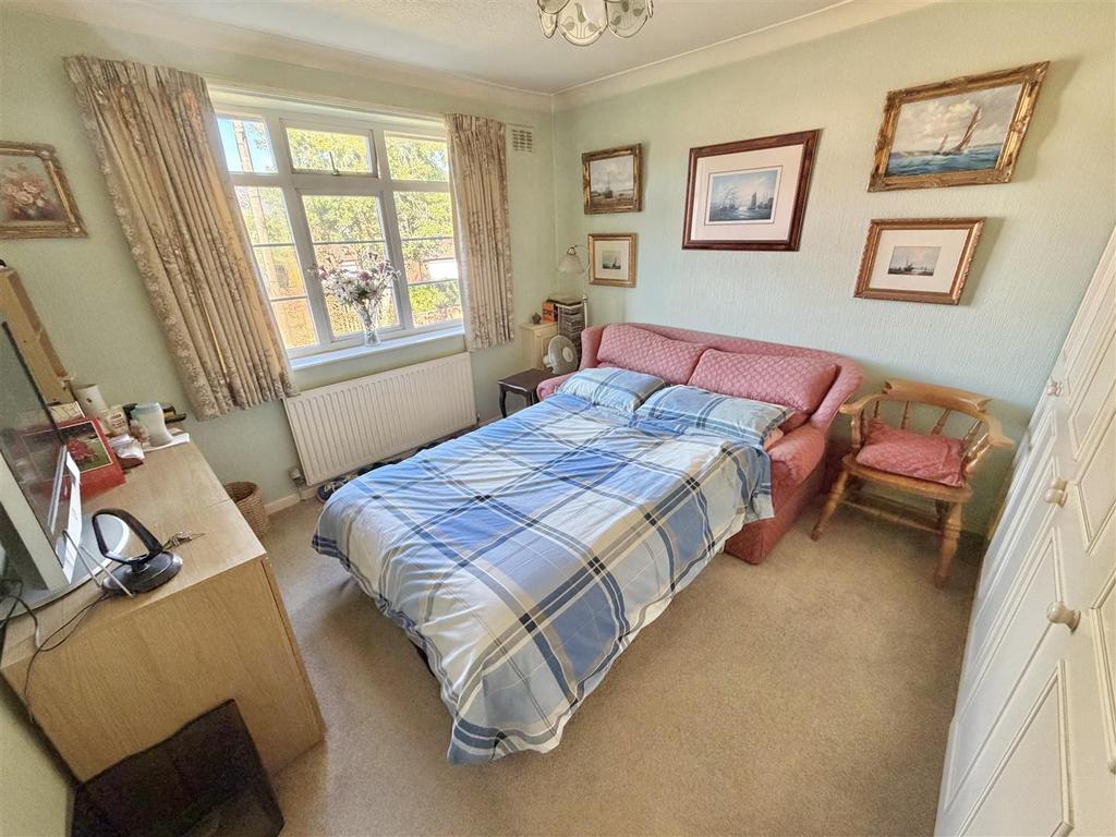 Bed 1.jpg