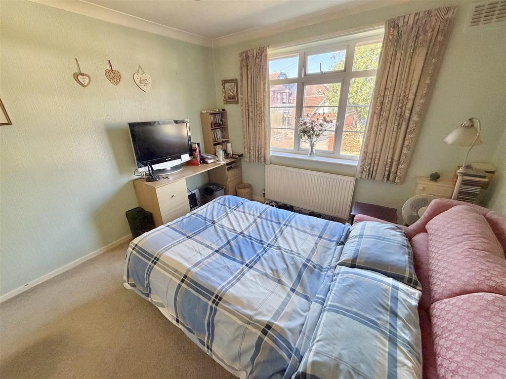 Bed 1 Aspect 2.jpg