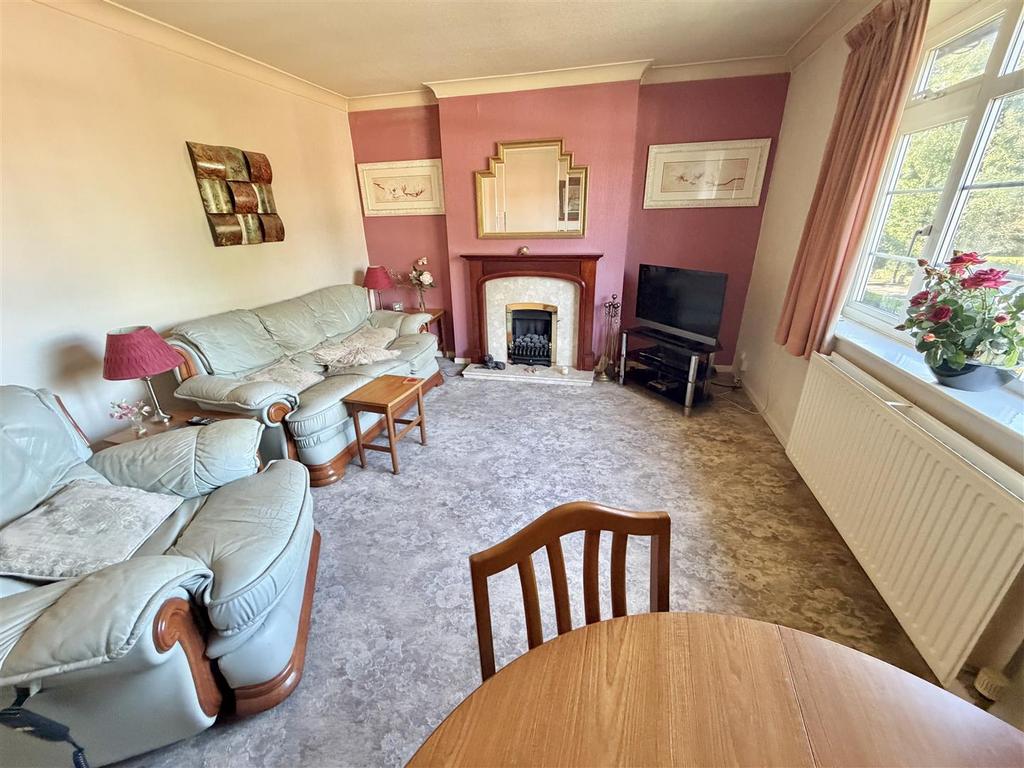 Lounge 3.jpg