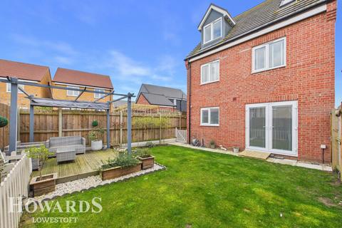 4 bedroom detached house for sale, Lime Avenue, Oulton