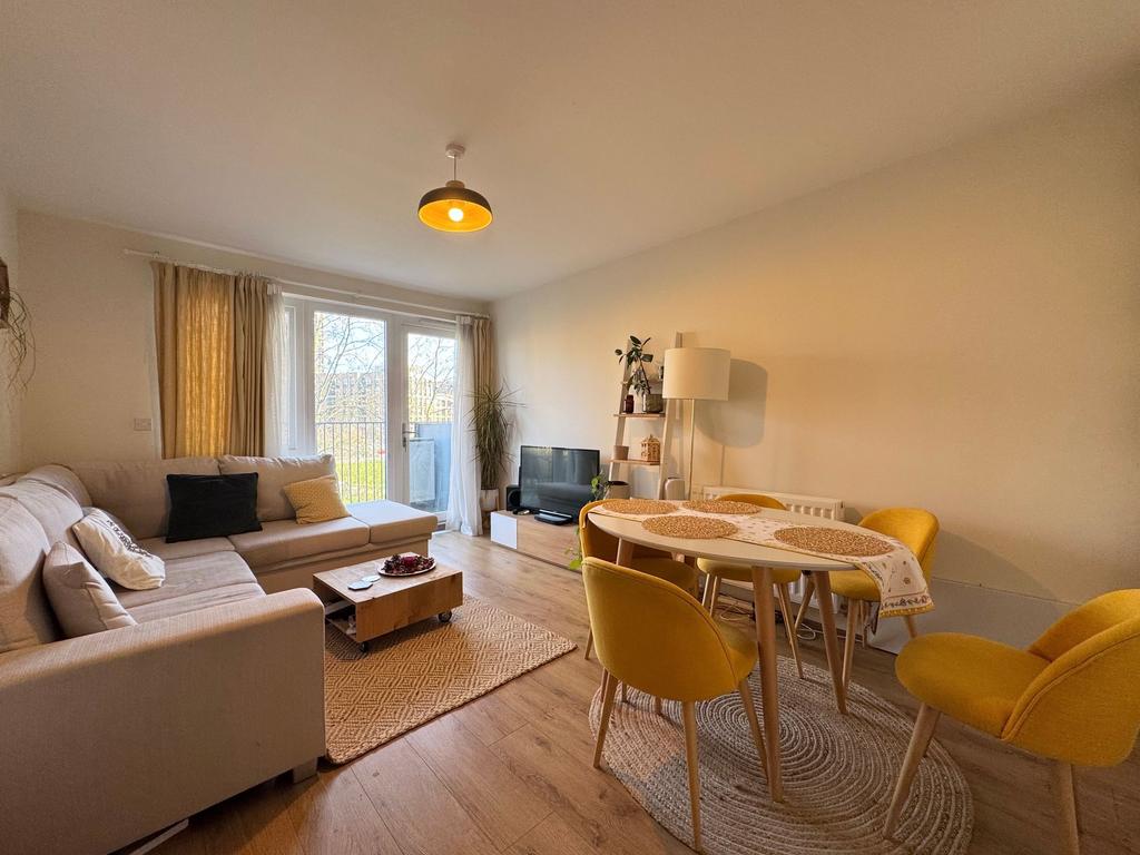 Lounge/dining area