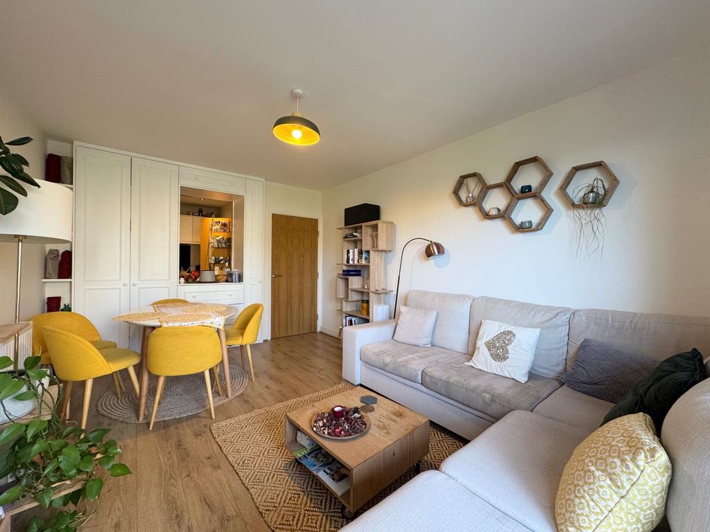 Lounge/dining area