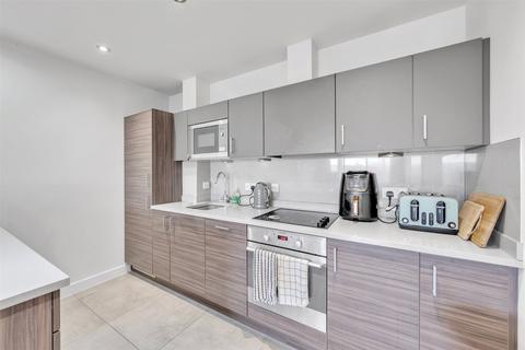 2 bedroom flat to rent, Heritage Avenue, London, NW9