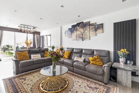 4 bedroom semi-detached bungalow for sale, Mount Park Road, Pinner, HA5 2JS