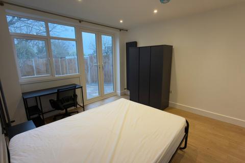 undefined, George V Avenue, Pinner, Middlesex, HA5