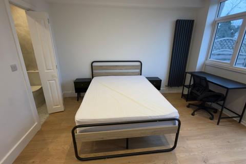 undefined, George V Avenue, Pinner, Middlesex, HA5