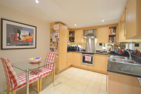 2 bedroom flat for sale, St. Monica's Road, Kingswood, Tadworth