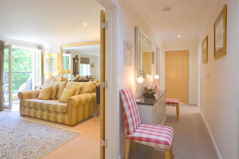 2 bedroom flat for sale, St. Monica's Road, Kingswood, Tadworth