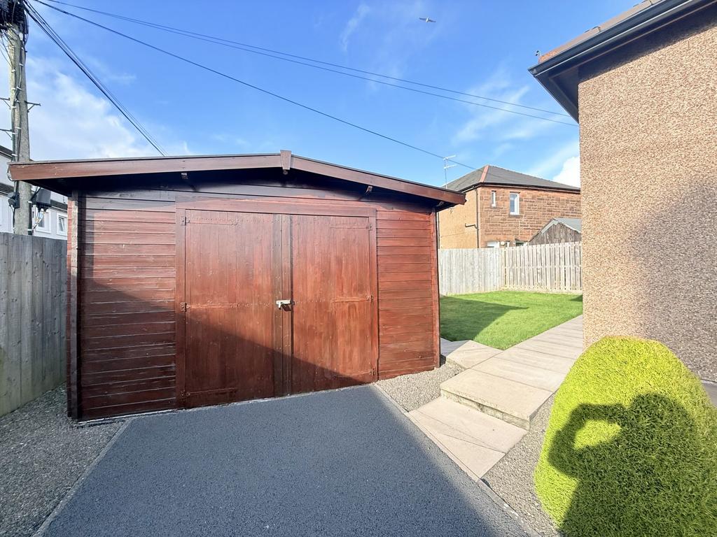 11 Banchory Avenue, Dumfries, DG1 3 BJ - Braidwoods