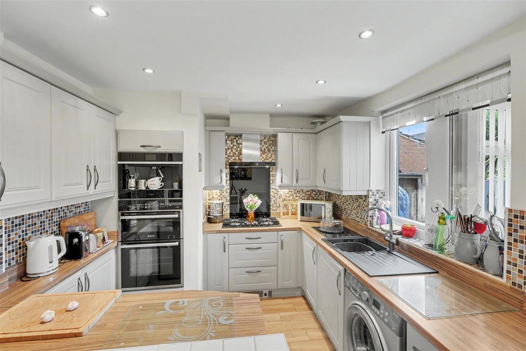 Kitchen 3.jpeg